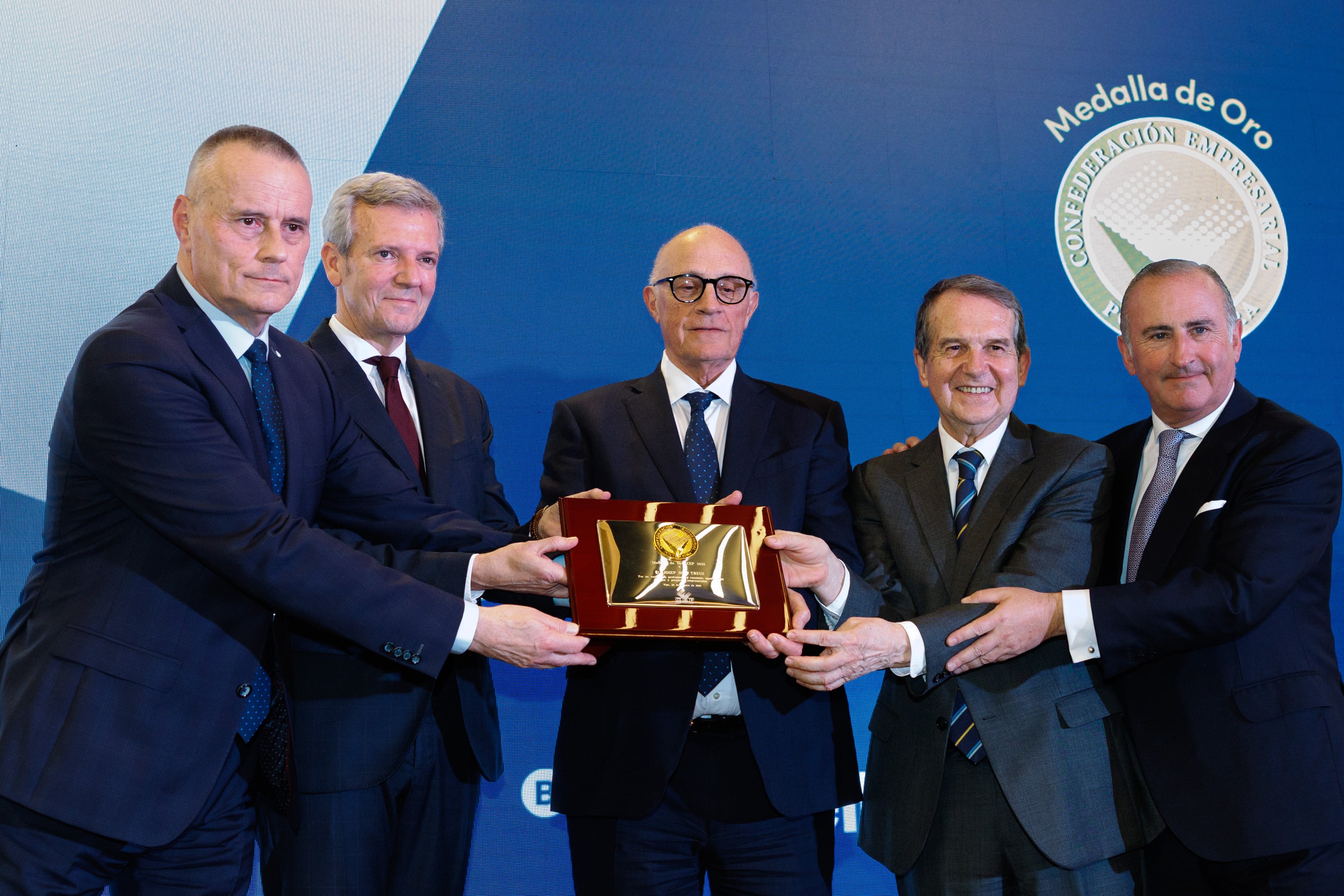 Josep Oliu, presidente de Banco Sabadell (centro), junto a Jorge Cebreiros, Alfonso Rueda, Abel Caballero y Pablo Junceda