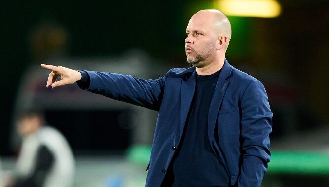 SANTANDER, SPAIN - FEBRUARY 13: Head coach Jose Lopez of Real Racing Club reacts during the LaLiga Smartbank match between Racing Santander and CD Leganes at El Sardinero stadium on February 13, 2023 in Santander, Spain. (Photo by Juan Manuel Serrano Arce/Getty Images)