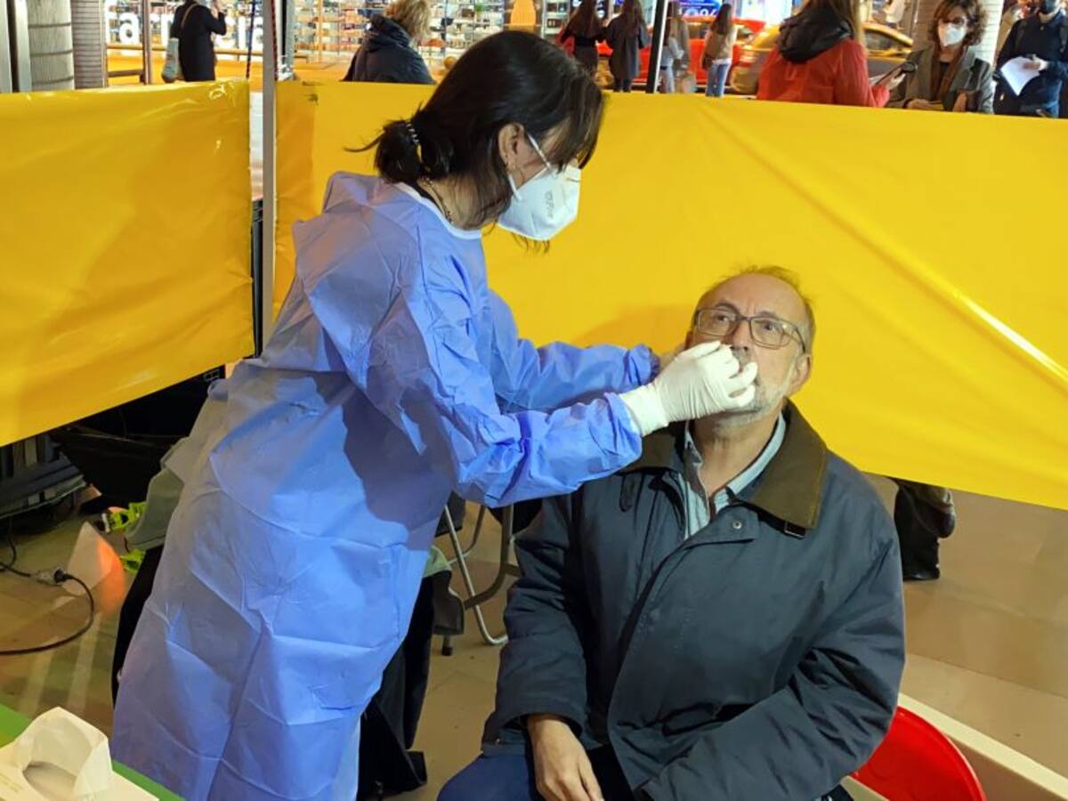 Los contagios de COVID-19 se disparan en Cataluña: más de 7.000 en un día