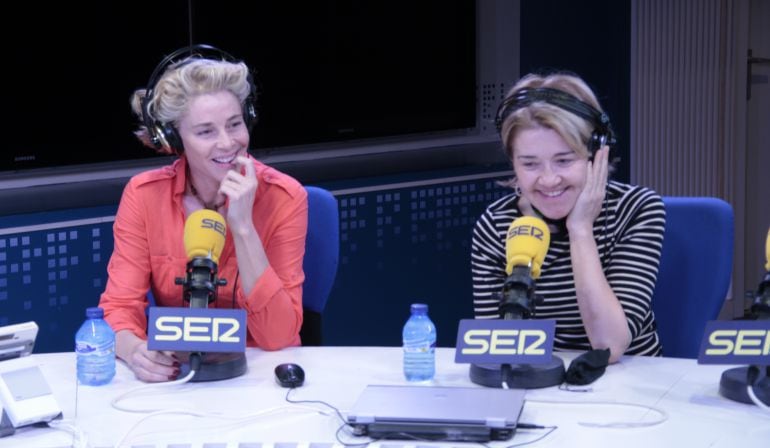 Belén Rueda y María Pujalte, en los estudios de la SER en Madrid.