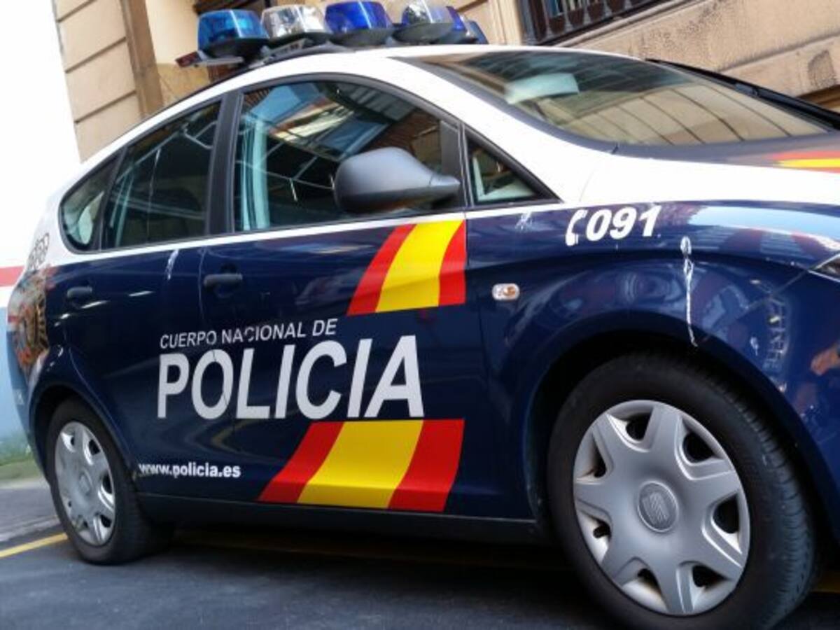 La Policía detiene a tres personas por robar 2.500 euros en un bar de Alicante
