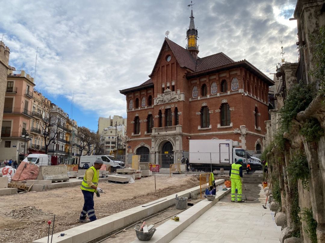 Obras de reurbanización del entorno del Mercado Central y de la Lonja