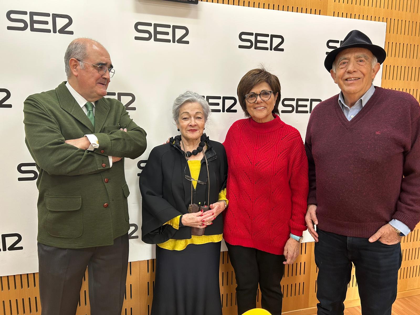 De izquierda a derecha: Juan Ramón Calero, Cristina Gutiérrez-Cortines, Rosa Peñalver y José Ignacio Gras, en los estudios de Radio Murcia, durante la temporada de radio 2023-2024. 