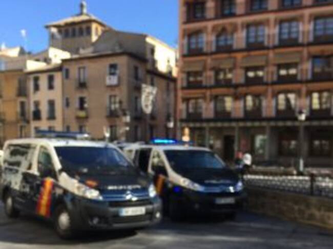 Vehículos policiales en Zocodover (Toledo)