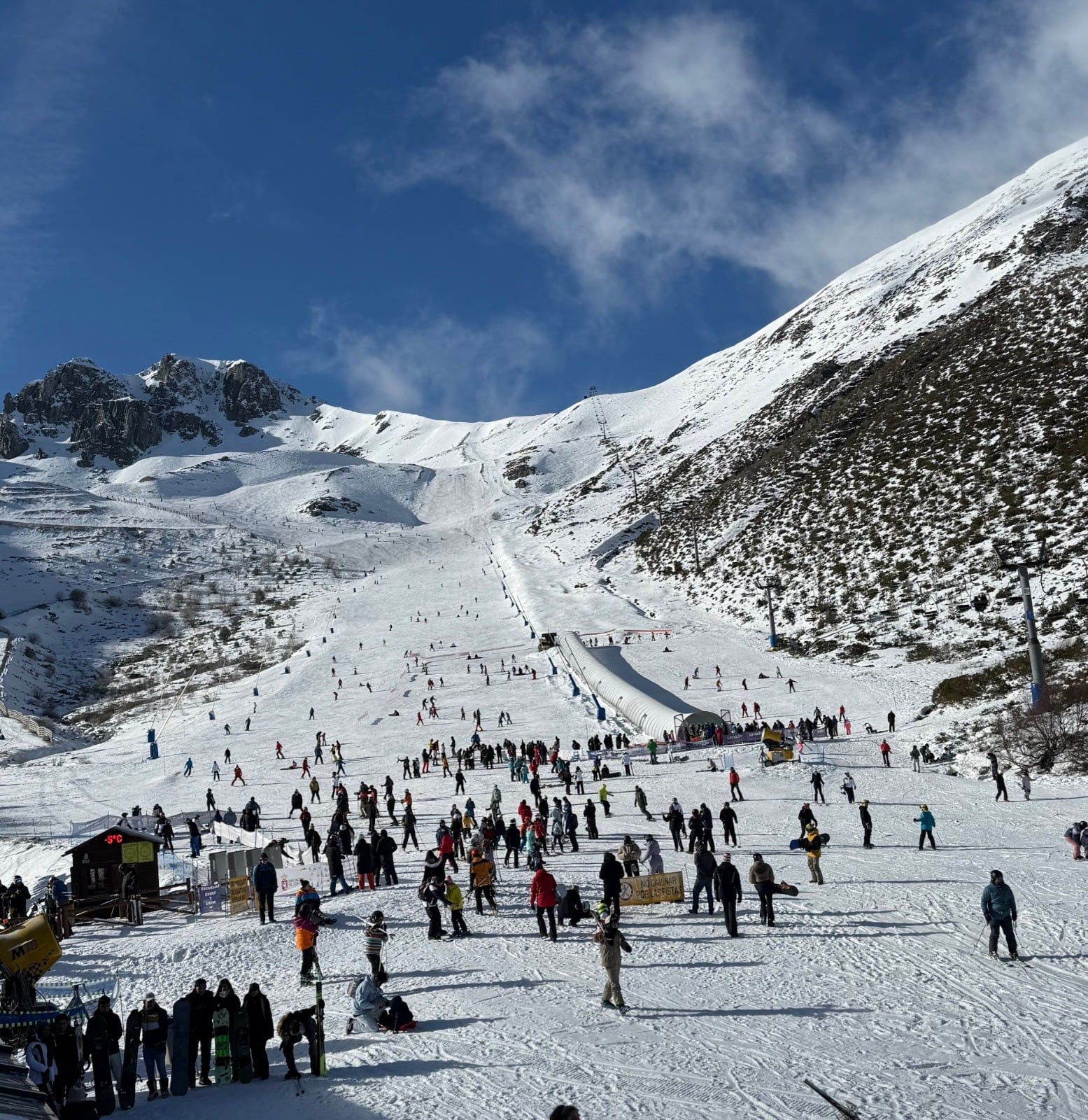 Esquiadores en Leitariegos