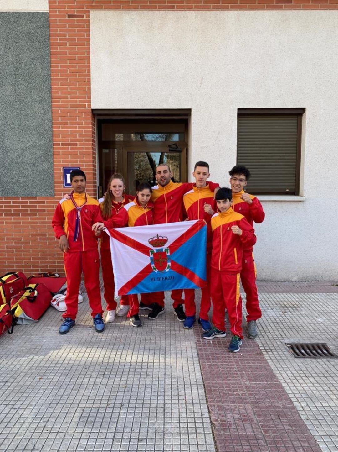 Cuatro títulos y dos subcampeonatos para la representación berciana en el nacional de Muay Thai