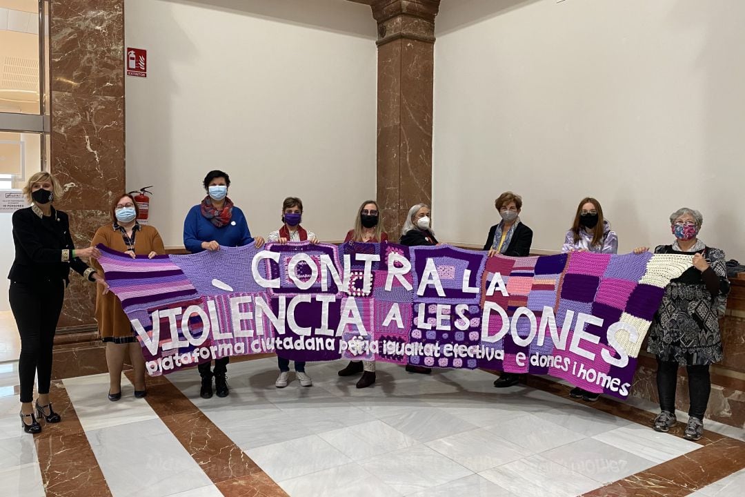 Presentación actos 25N en el Menador