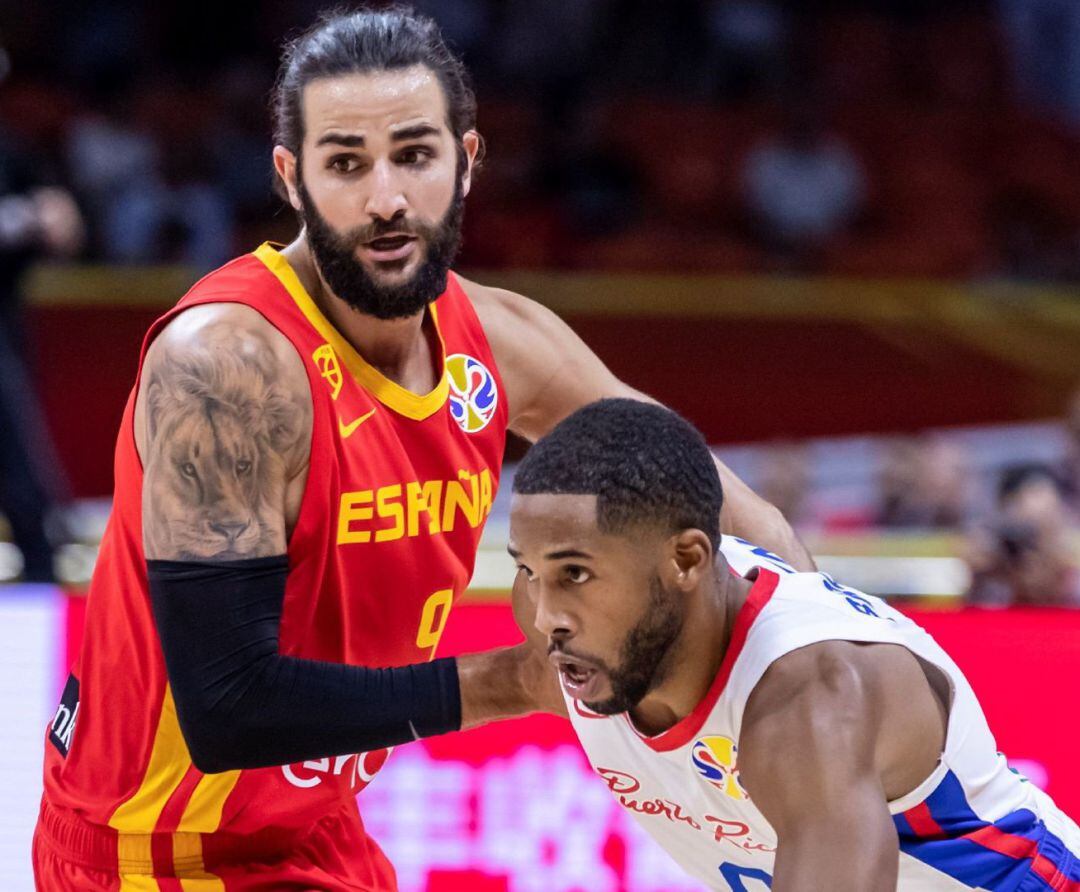 Ricky Rubio defiende a Gary Browne durante el encuentro ante Puerto Rico.