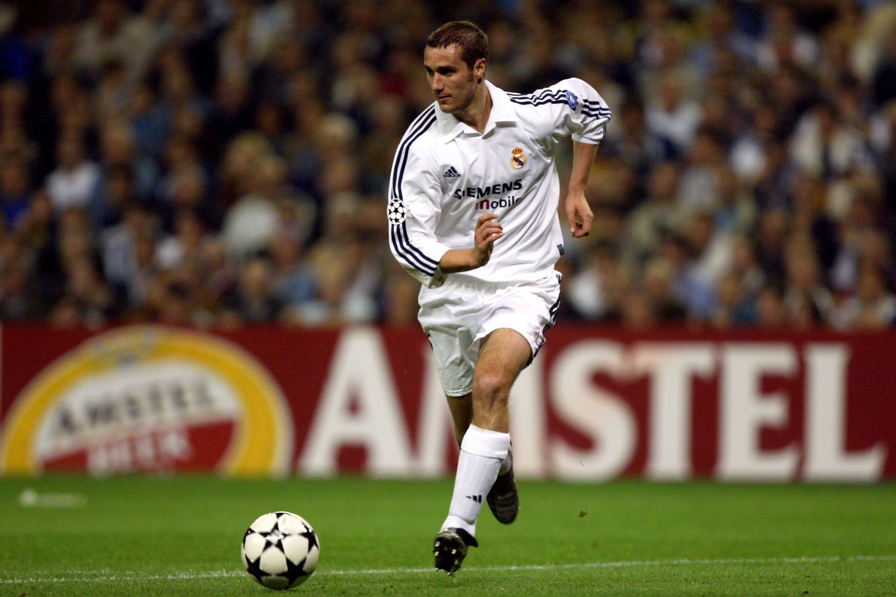 Iván Helguera, jugando con el Real Madrid