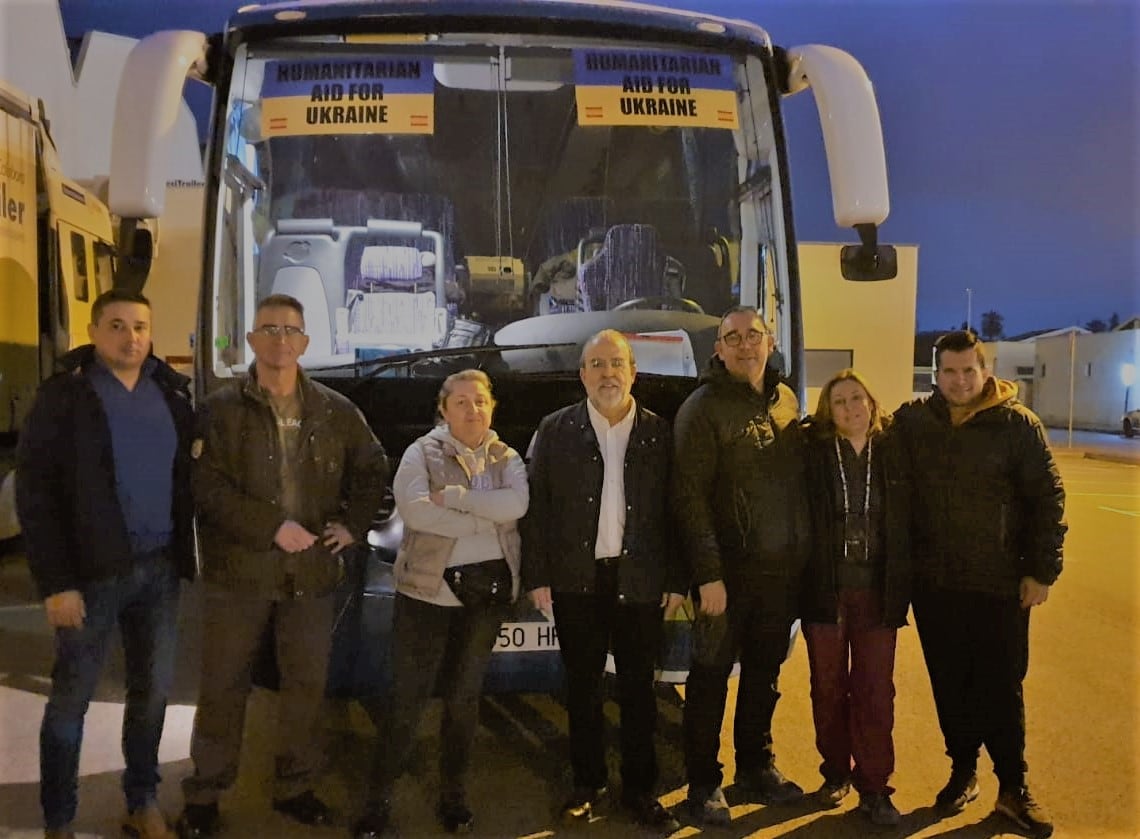 El bus de la Escuela de Conductores de FROET parte a la frontera de Ucrania para recoger a 20 refugiados