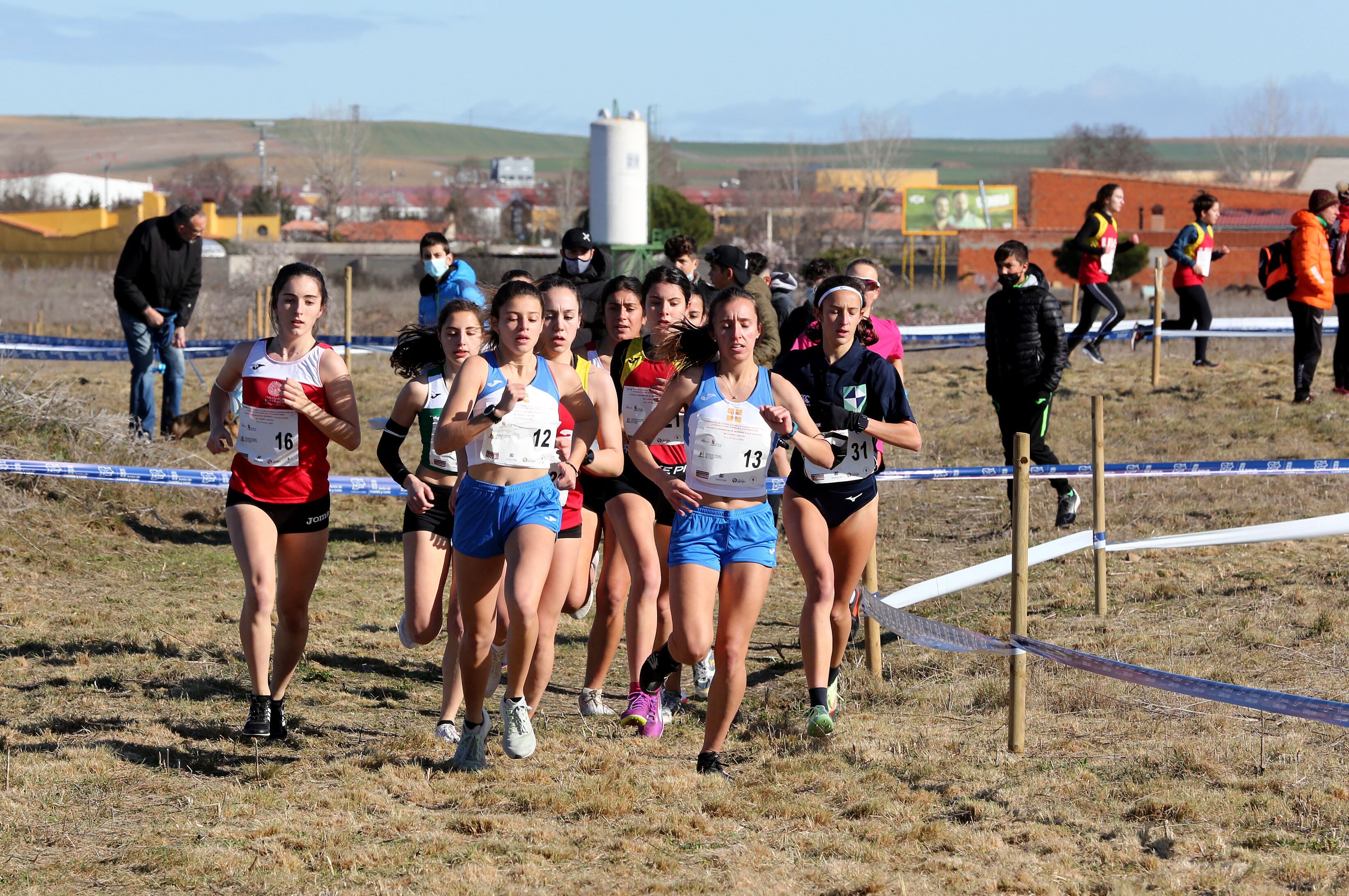 Pilar Moreno se proclama campeona universitaria de Castilla y León en campo a través