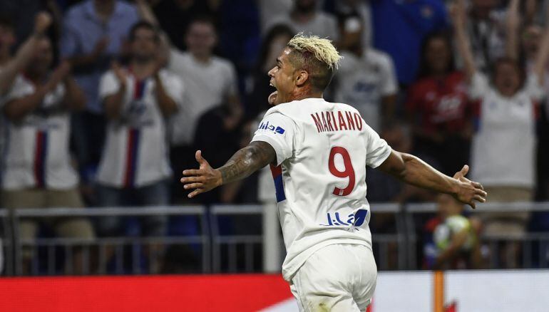 Mariano celebra uno de los goles de su debut