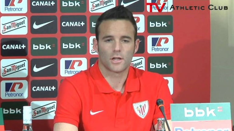 Borja Viguera, en su presentación como jugador del Athletic de Bilbao