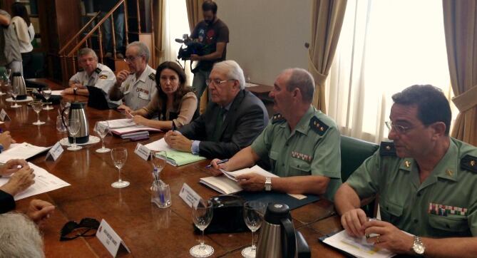 Reunión de la delegada del Gobierno en Andalucía y el subdelegado en Málaga para explicar el plan seguridad en el campo a los representantes de los agricultores