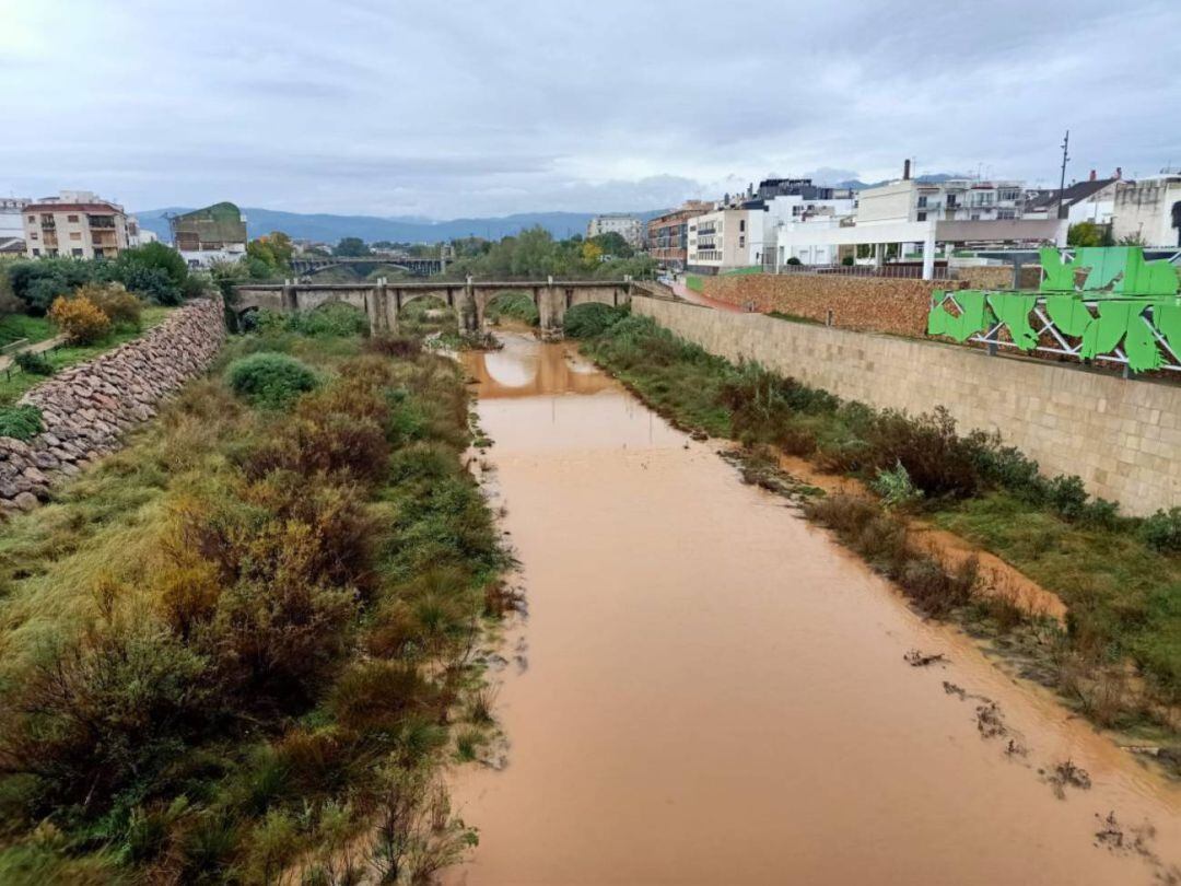 Las lluvias del 20 y 21 de noviembre llenaron el río Serpis en Gandia 