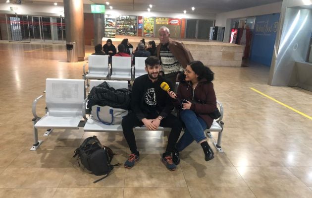 Nuestra compañera, Claudia Moreno, en la Estación de Autobuses de Toledo