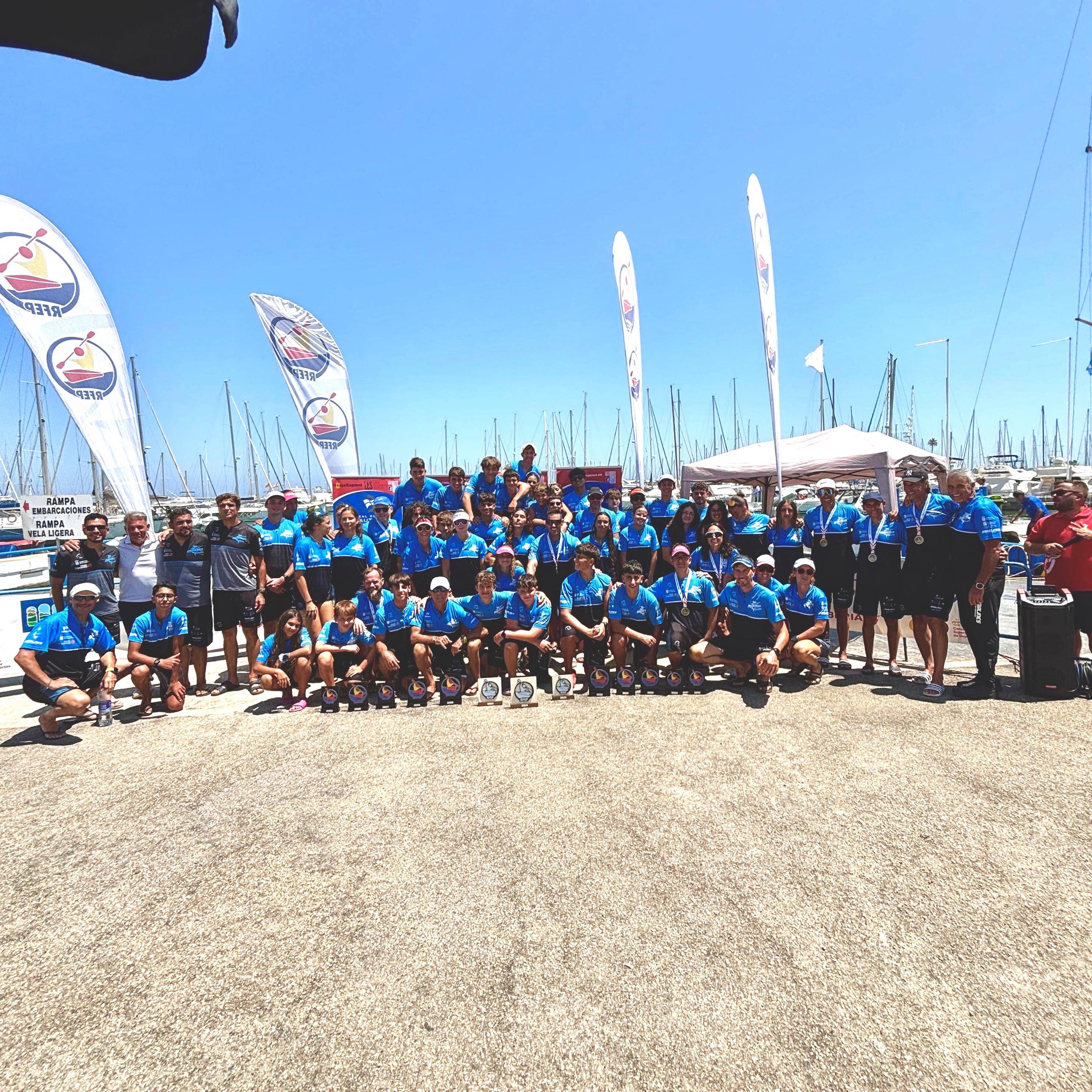 Expedición de 'Los Marlines' de Lanzarote en el Campeonato de España de Kayak de Mar disputado en Denia.