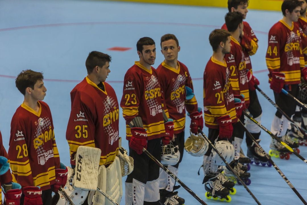 Dani Collantes -dorsal 23- en la formación de España en uno de los encuentros del Mundial de Barcelona.