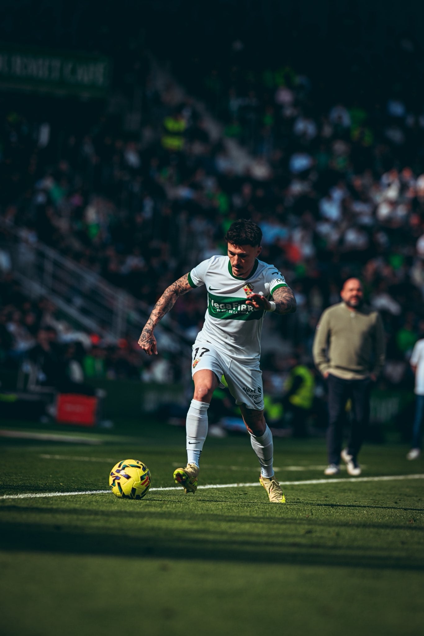 Josan durante una acción del Elche CF-RCD Espanyol.