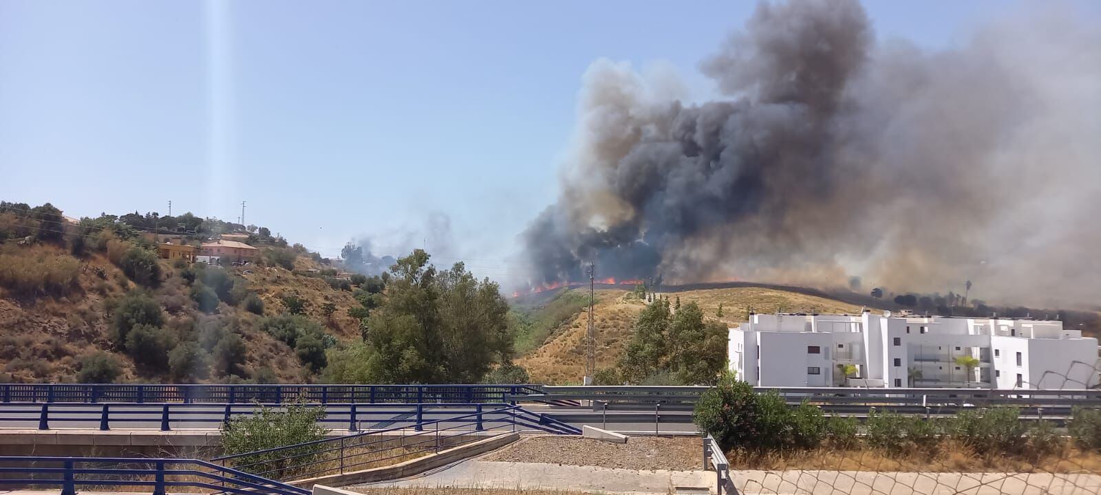 El fuego se ha declarado este martes a mediodía