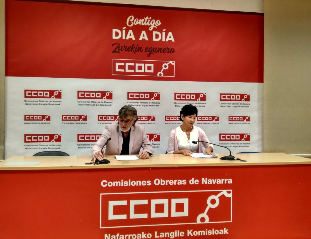 Chechu Rodríguez, secretario general de CCOO y Pili Ruiz, responsable de empleo, presentan la evolución laboral entre 2011 y 2018 en Navarra