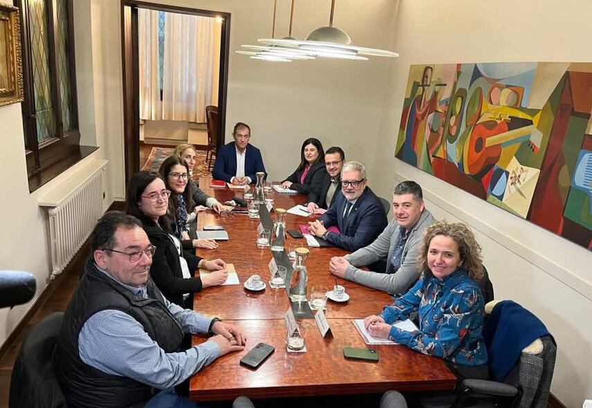 Imagen de la reunión celebrada en el Ayuntamiento de Lleida