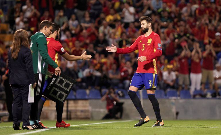 Nacho entra a sustituir a Piqué en el España - Albania.