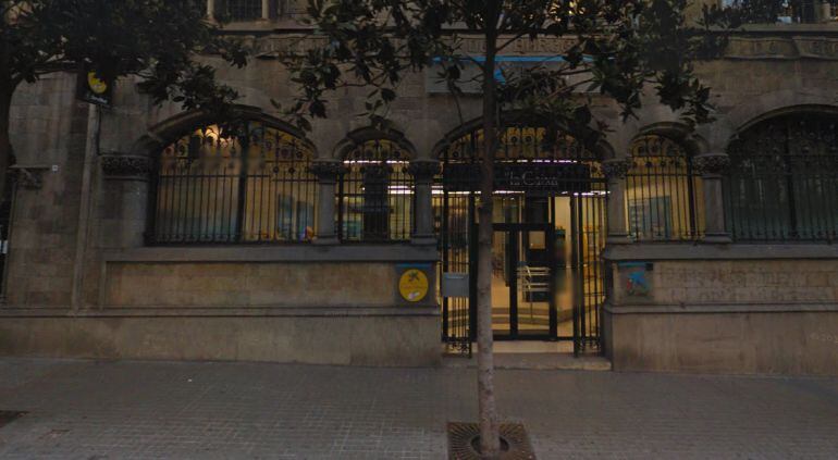 L'oficina de La Caixa del carrer Gran de Gràcia de Barcelona on es van produir els fets 