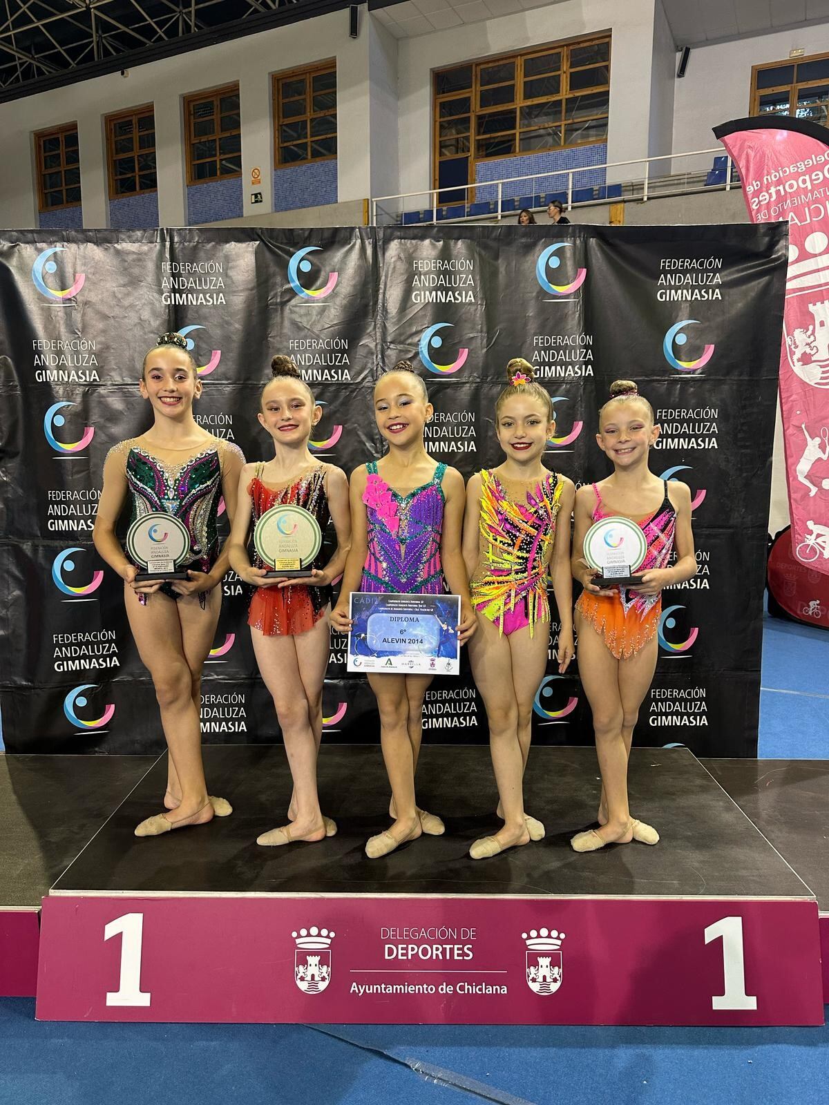 Gimnastas que participaron en el Campeonato de Andalucía base de gimnasia rítmica, que se celebró en Chiclana