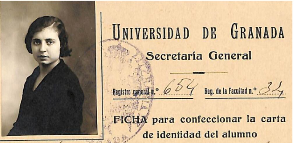 Carnet de estudiante de Manuela Manzanares al entrar en la Facultad de Letras en 1928