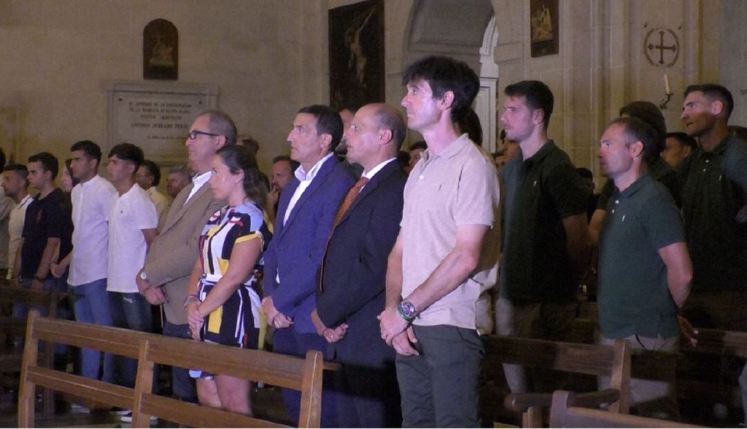 Un momento de la Ofrenda del Elche a la Patrona en la Basílica de Santa María