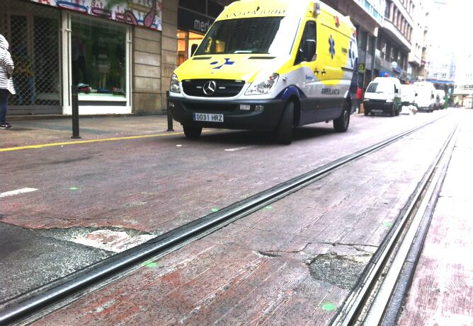 Desperfectos en el asfalto de la calle General Álava