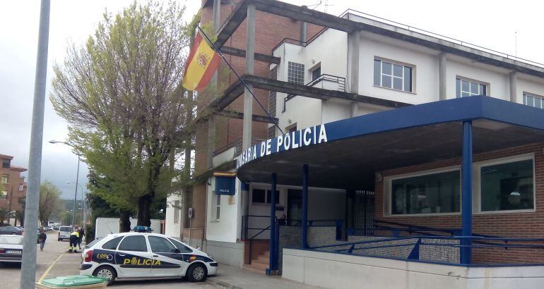 Acceso Comisaría de Policía Nacional