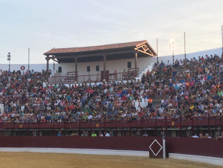 Afluencia de público al desenjaule solidario