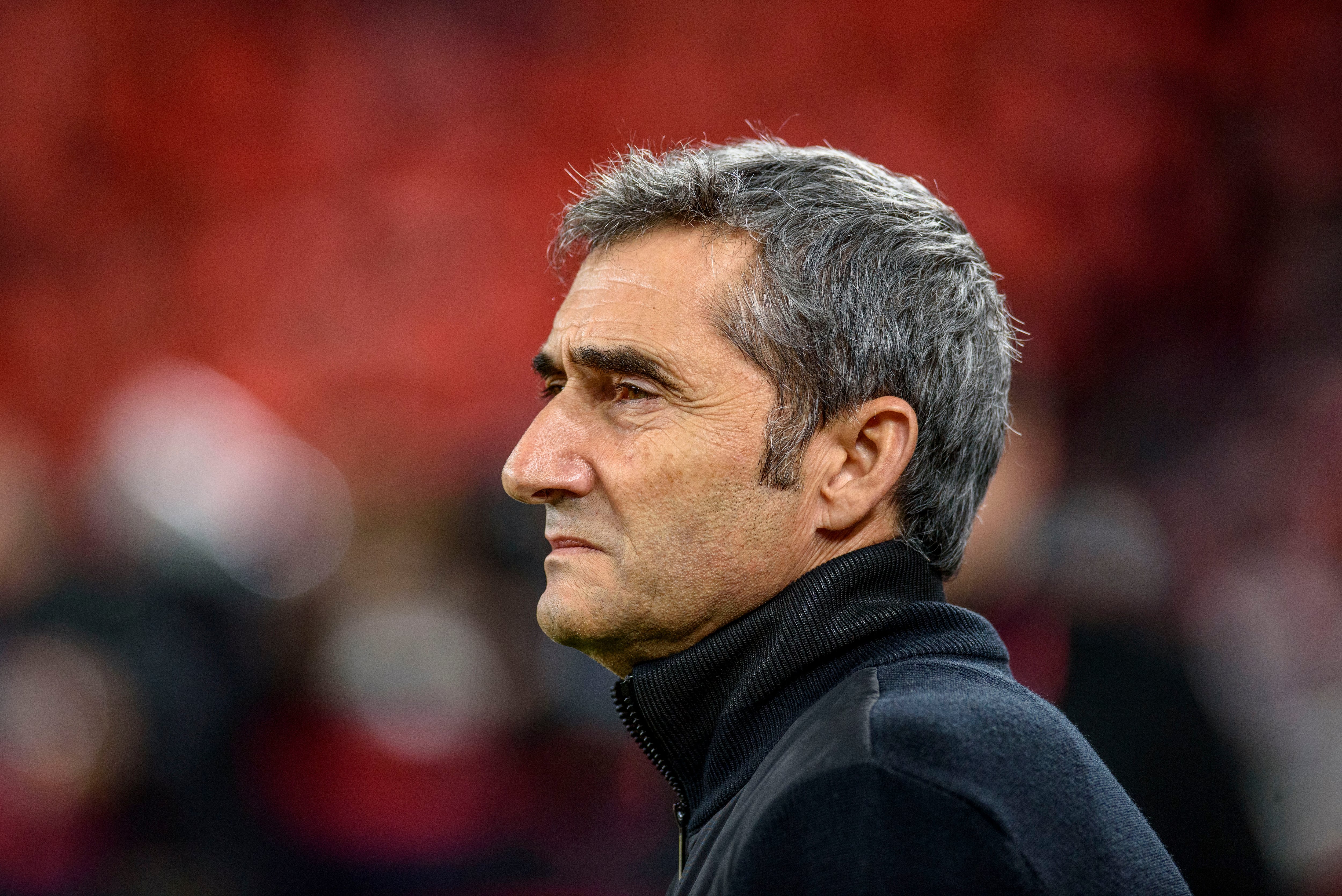 BILBAO, 03/12/2025.-El entrenador del Athletic Club de Bilbao Ernesto Valverde, durante el partido de la jornada 19 de LaLiga EA Sports entre el Athletic Club y el Real Madrid, este miércoles en el estadio de San Mamés en Bilbao.- EFE/ Javier Zorrilla