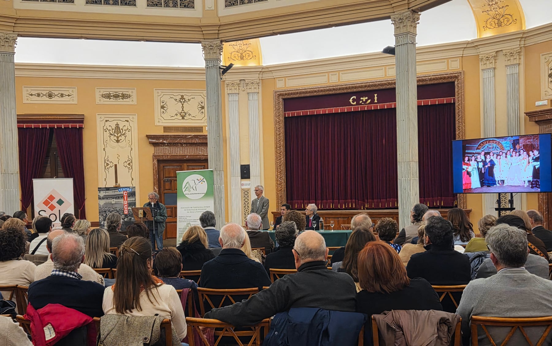 Un instante de la intervención de Ximo Llorens en la presentación del libro de Ricardo Canalejas sobre el Teatro Circo
