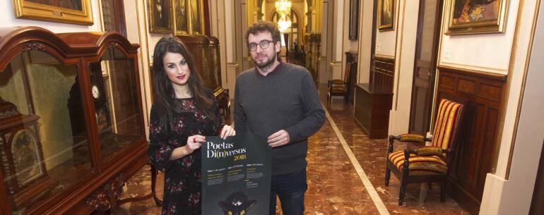 Jose Manuel Sande y Yolanda Castaño presentan Poetas din(v)ersos
