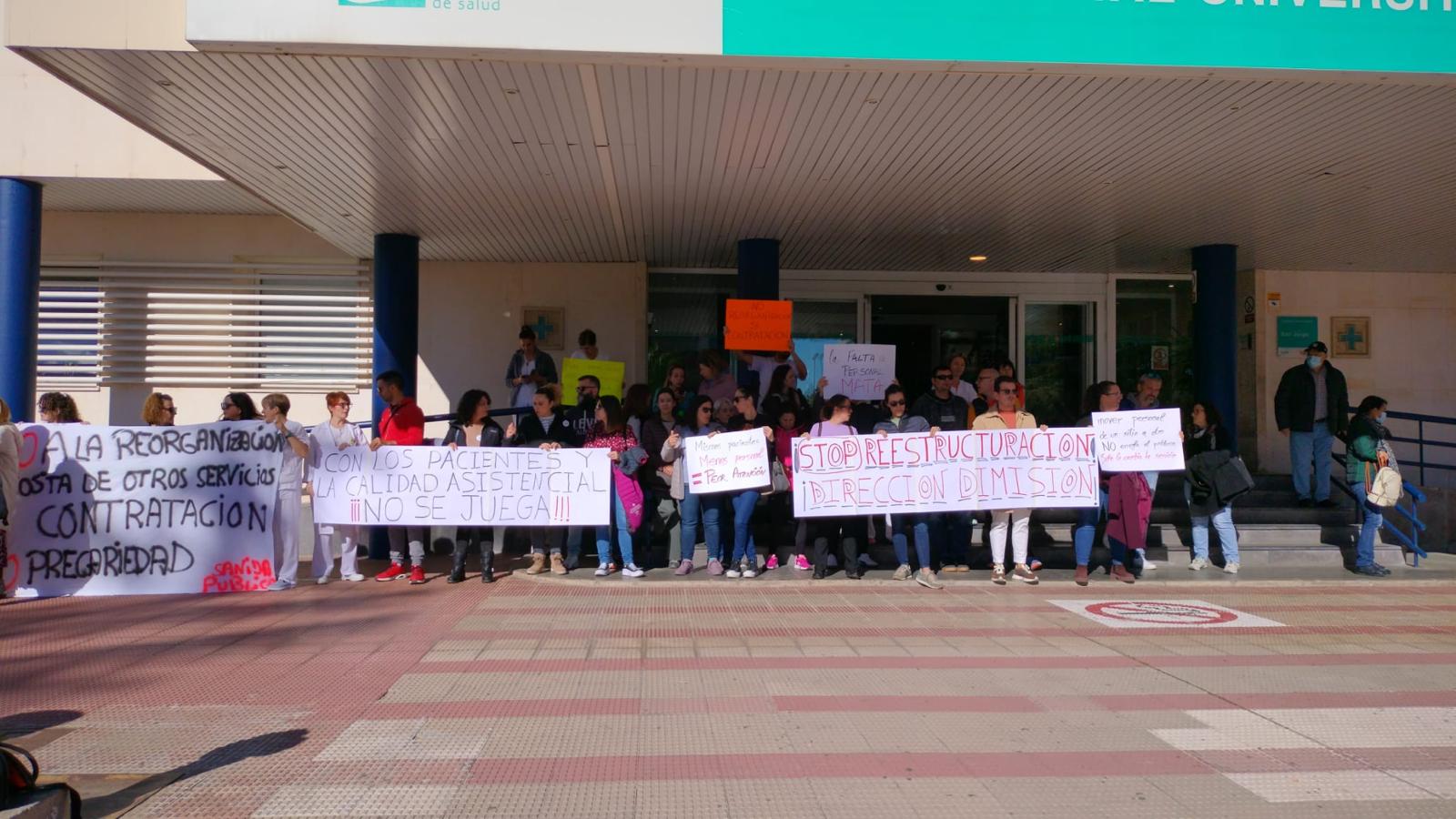 Imagen de una de las concentraciones de protesta que se llevan a cabo esta semana ante el Hospital San Jorge