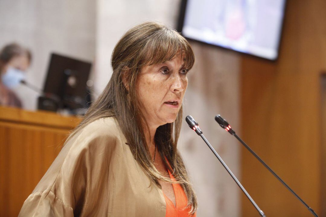 La consejera de Sanidad, Sira Repollés, durante su intervención en las Cortes de Aragón 