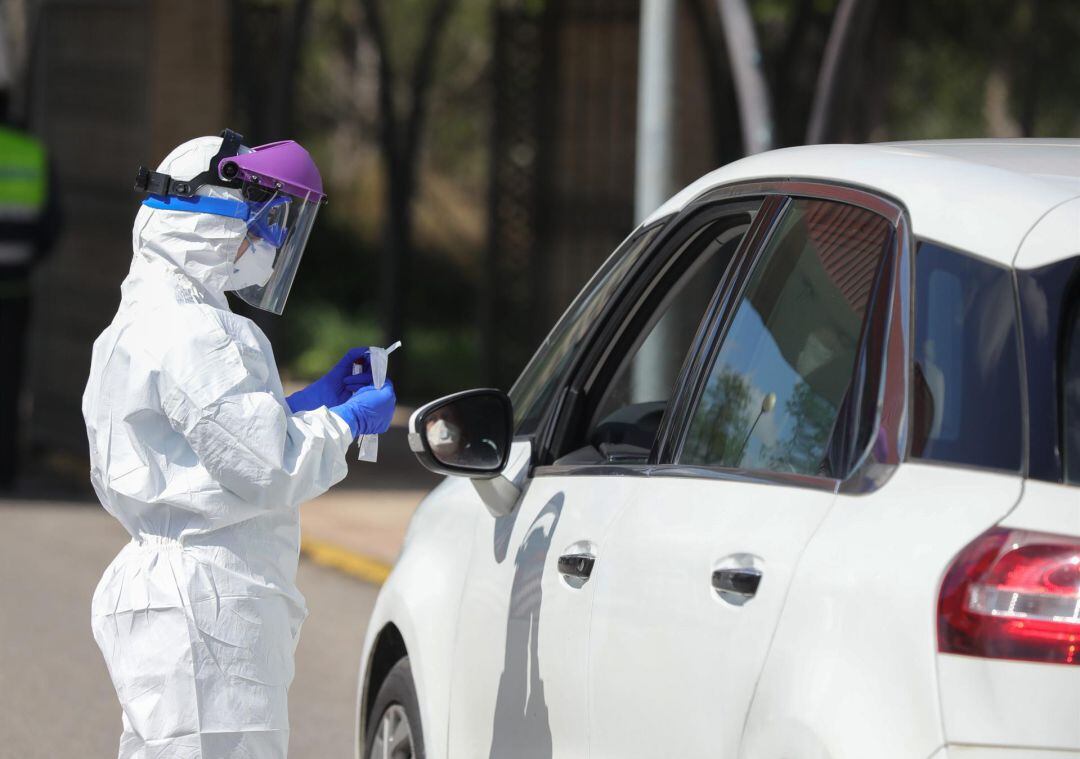 En el antiguo hospital militar de Sevilla, se están realizando test desde el coche de la prueba del coronavirus. Sevilla a 23 de marzo del 2020