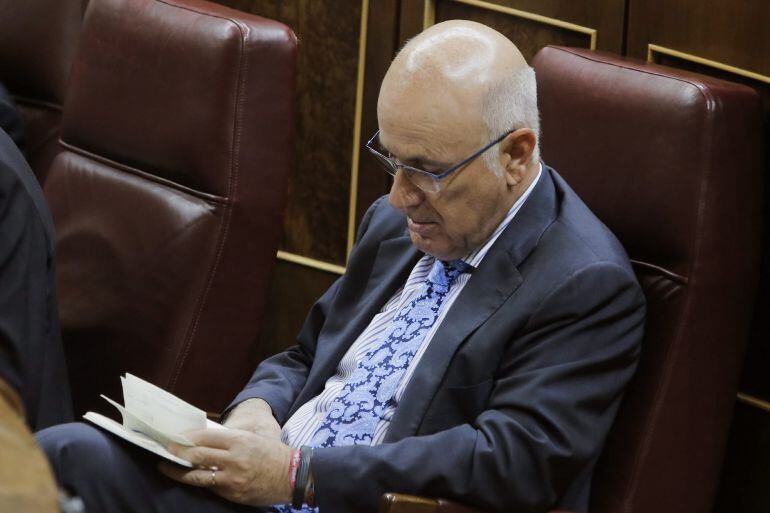 GRA091. MADRID, 21/10/2014.- El portavoz parlamentario de Convergencia i Unió (CiU), Josep Antoni Duran Lleida, durante el debate de totalidad del proyecto de ley de presupuestos generales del Estado para 2015 que se celebra en el Congreso de los Diputados. EFE/Emilio Naranjo