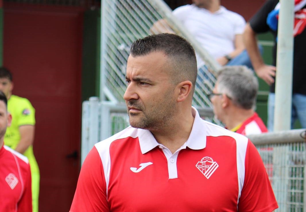 Carlos Hinojo, un entrenador que ha hecho un gran trabajo en el Poli Almería.