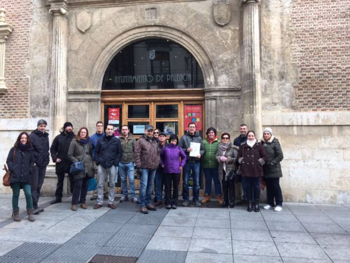 ‘Allende el Río’ avala su reivindicación de que se controle la velocidad en el barrio con 1.100 firmas