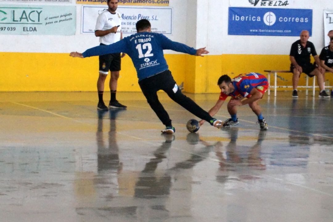 El Bm. Elda - C.E.E. quiere lograr la primera victoria como visitante