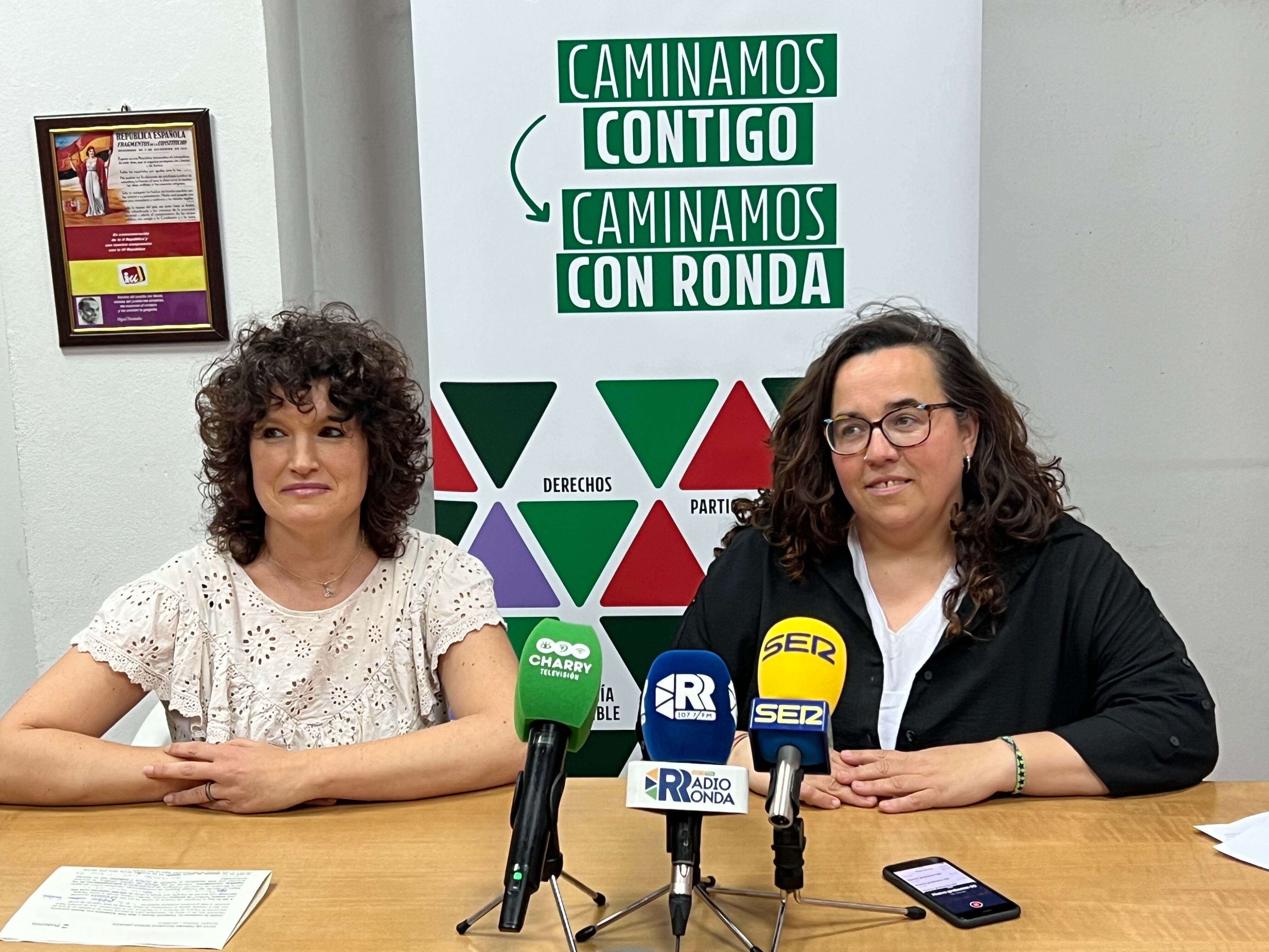 Marina Paz Chantar y Fran Sancho en la sede de IU Ronda