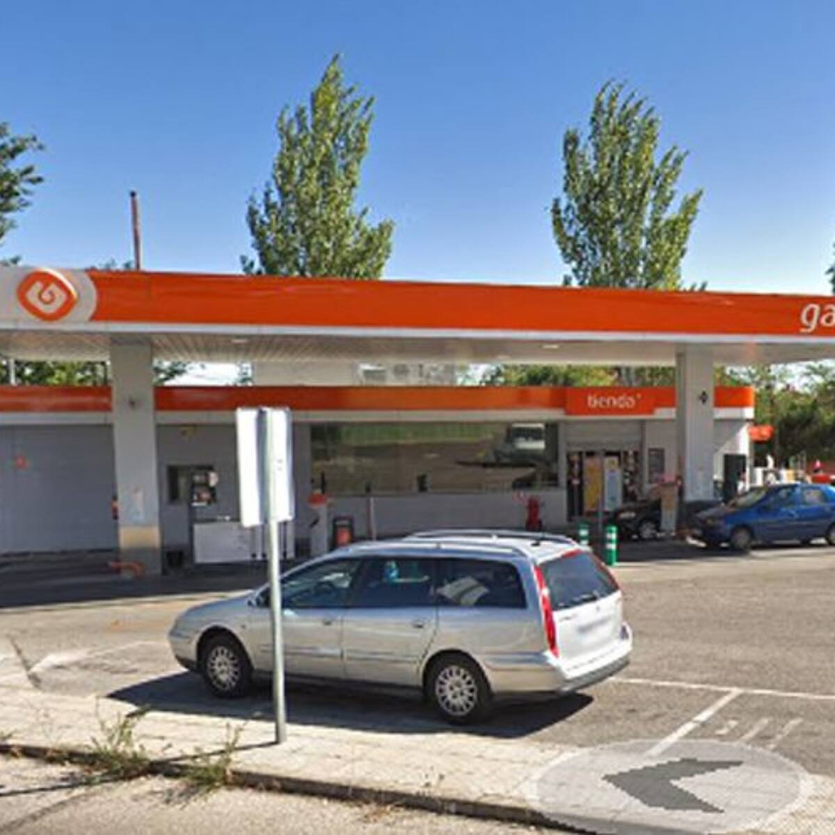 Tres meses de prisión por arrastrar con el coche a un gasolinero en un 'sinpa'