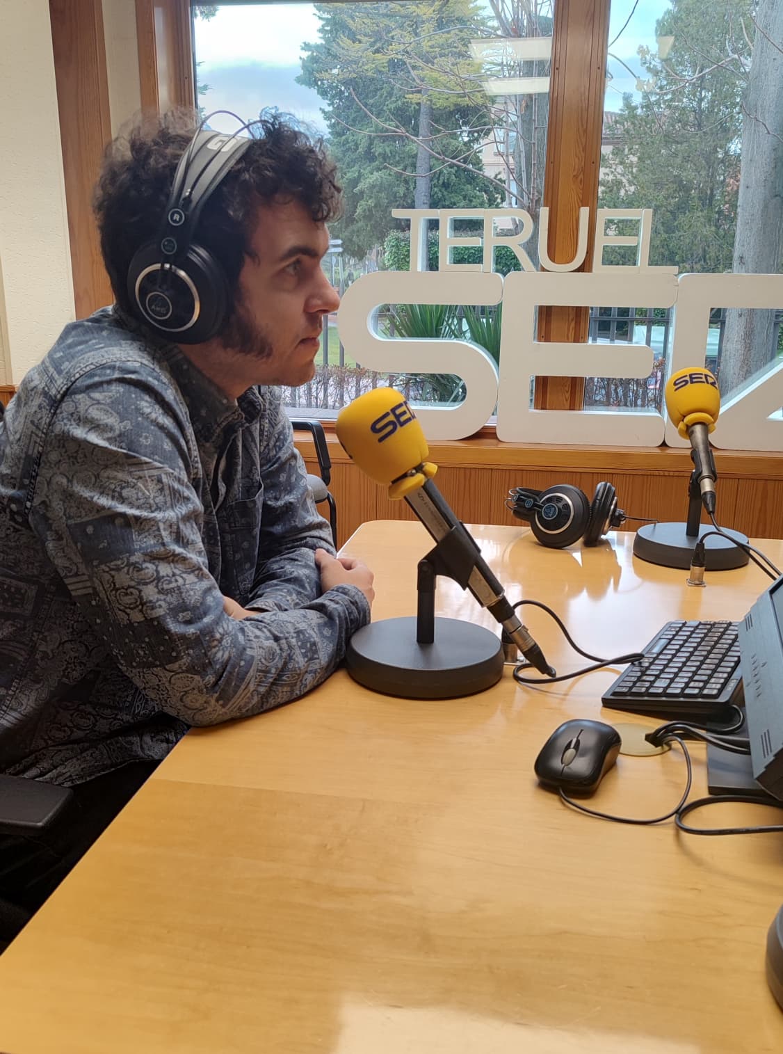 Javier Macipe, en los estudios de SER Teruel