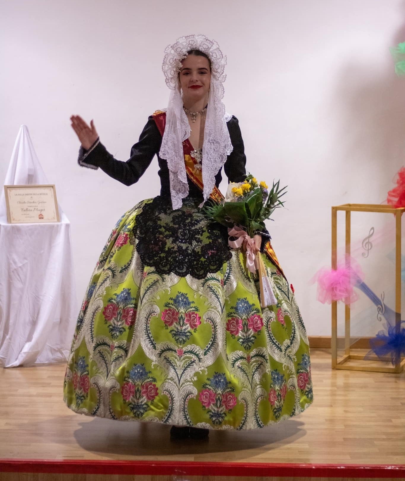 Claudia,  Fallera Mayor de la Falla Jardín de la Música de Elda, repite cargo por segundo año consecutivo.