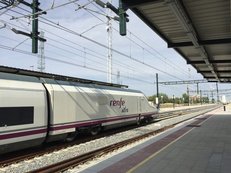 Llegada a la estación de Palencia del primer AVE