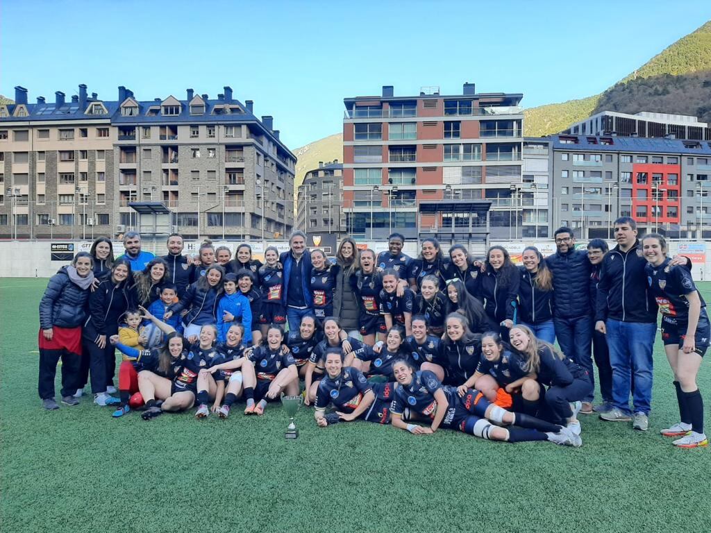 El VPC Femení celebrant l'ascens a Divisió d'Honor.
